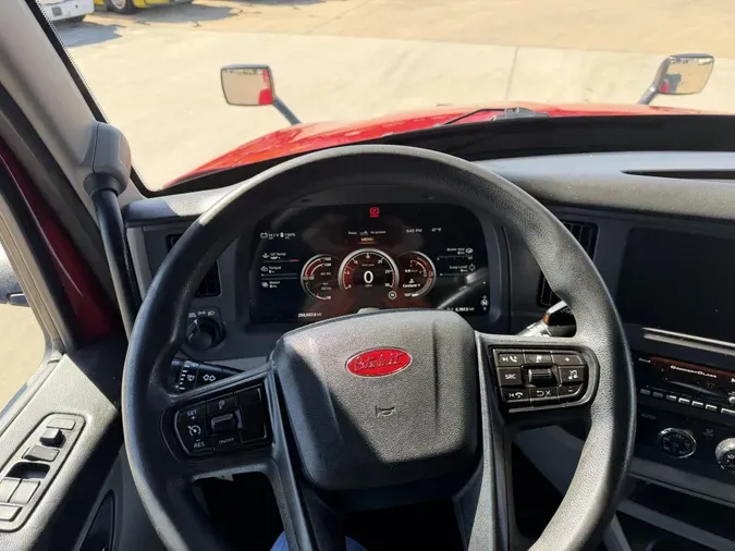2022 Peterbilt 579