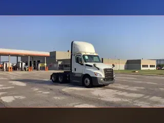 2019 Freightliner Cascadia 126