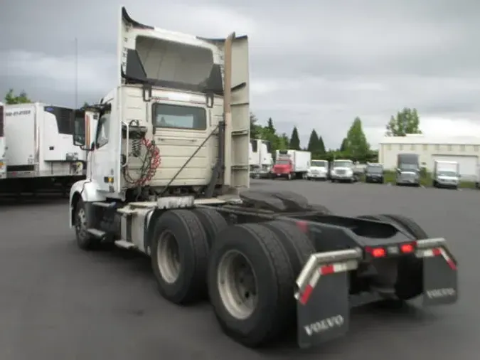 2017 VOLVO VNL64T