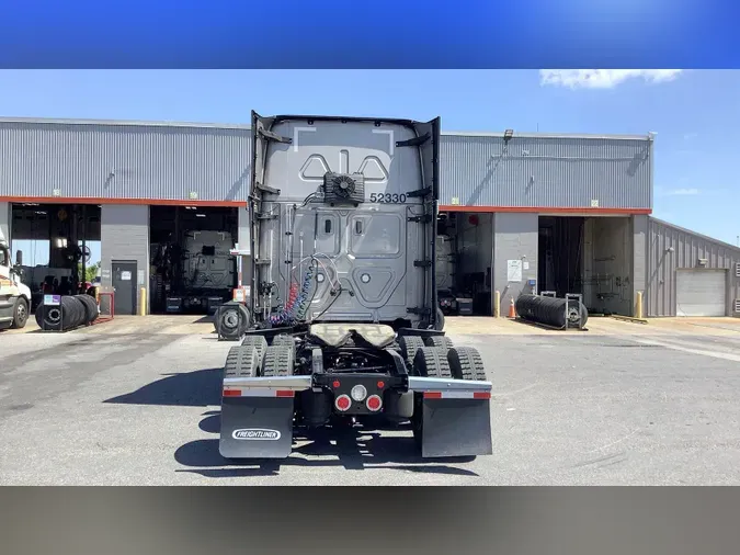 2022 Freightliner Cascadia 126