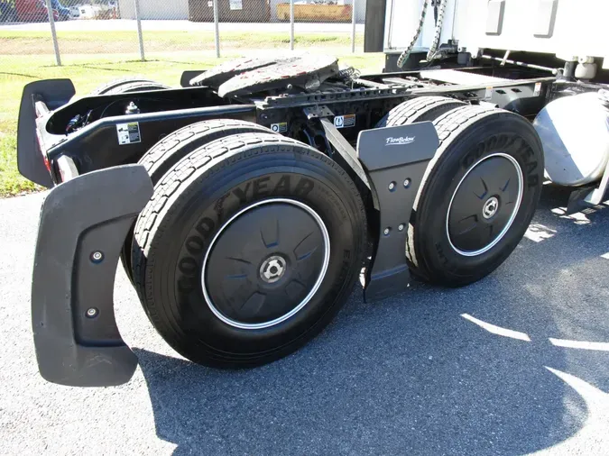 2021 Peterbilt 57979f678b8f22db71459c67e037b996229