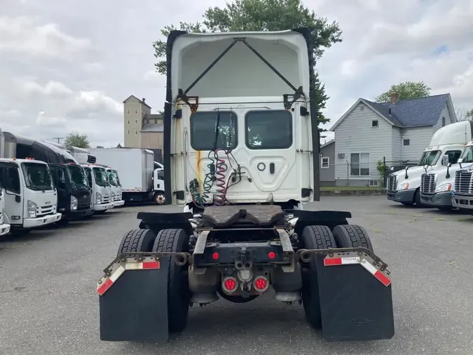 2019 FREIGHTLINER NEW CASCADIA 126