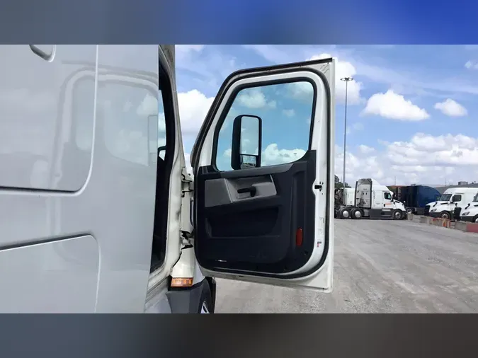 2021 Freightliner Cascadia 12679f97e5509ff45bf86fbecf1f9422eef