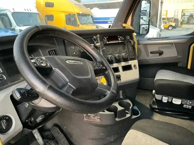 2020 Freightliner T12664ST