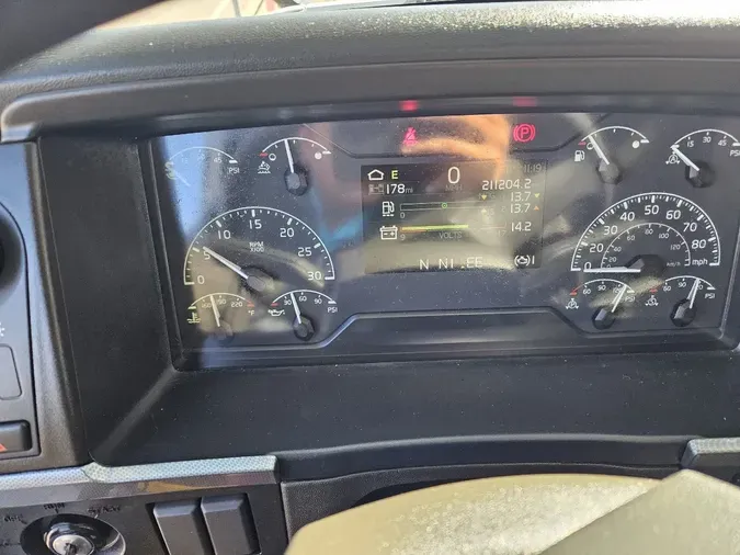 2024 VOLVO VNL64T760