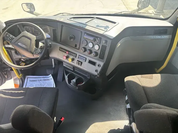 2021 FREIGHTLINER Cascadia 126