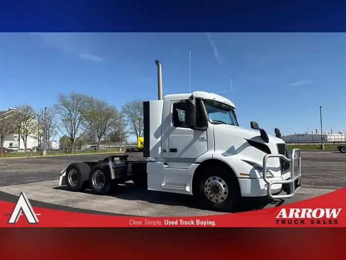 2023 VOLVO VNR64T300