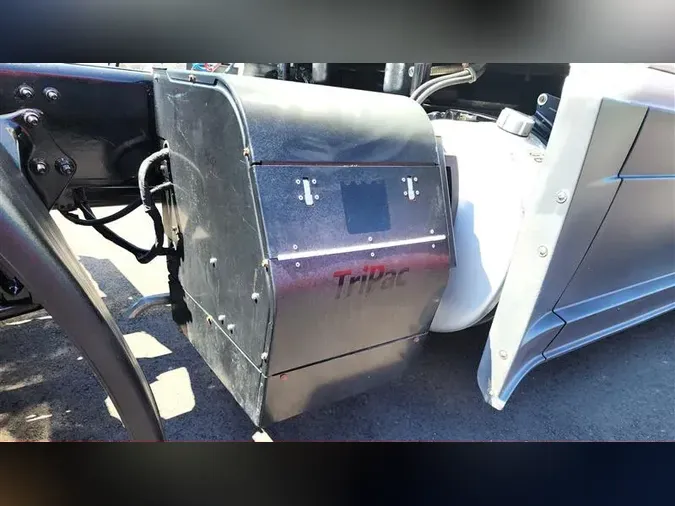 2020 FREIGHTLINER CA126