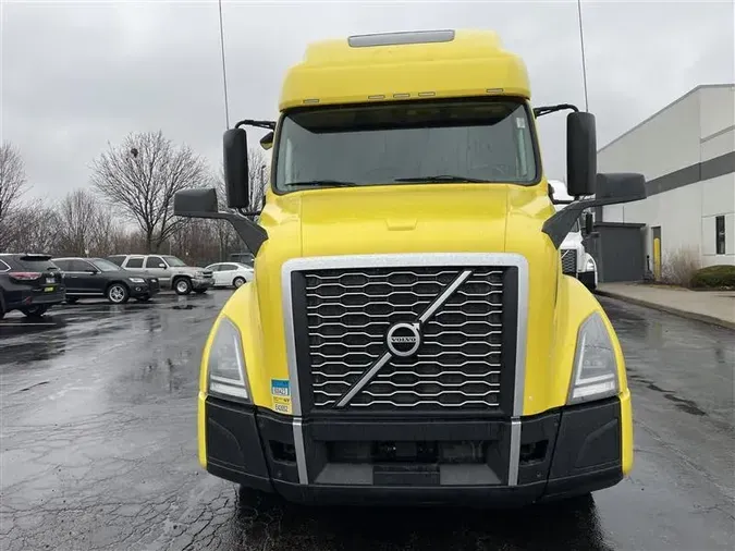 2021 VOLVO VNL64T760