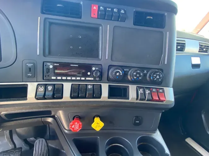 2022 Kenworth T6807a0e7417a9b22d765a90f6bc7f1981a6
