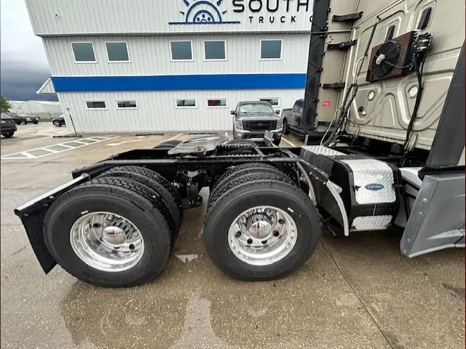 2022 Freightliner Cascadia 126