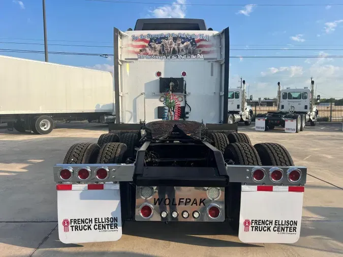 2023 Kenworth W990