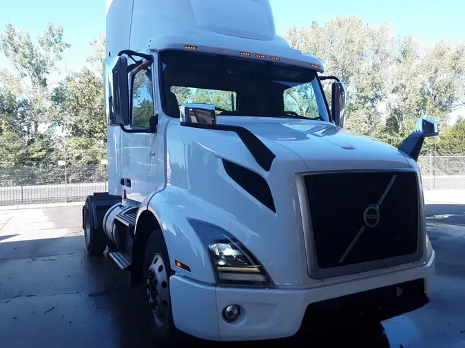2019 VOLVO VNR42T 300