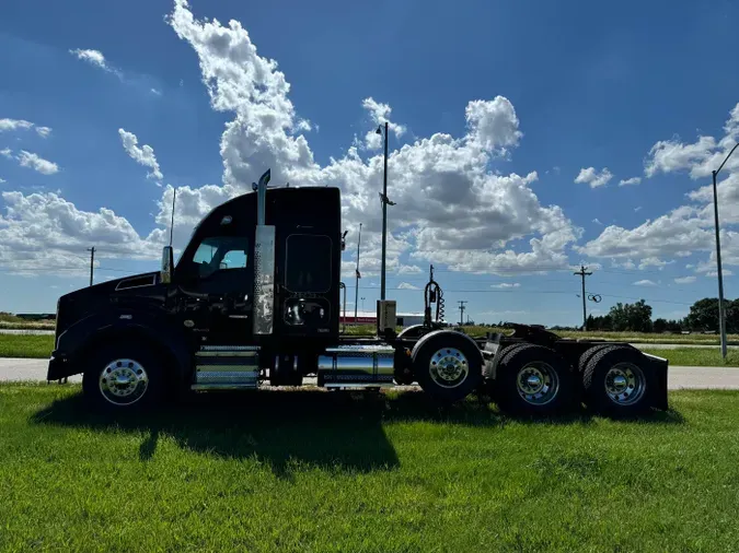 2021 Kenworth T880