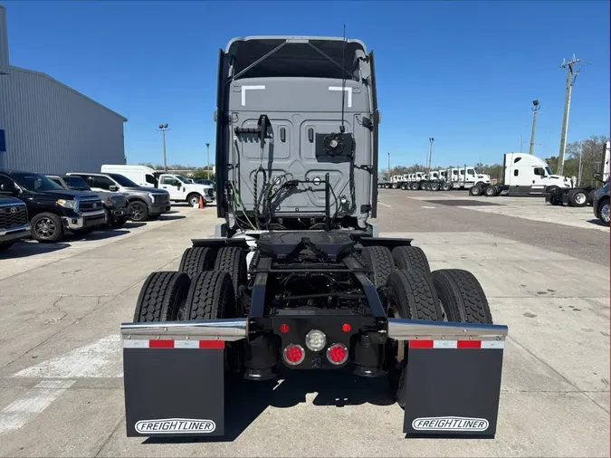 2023 Freightliner Cascadia 116