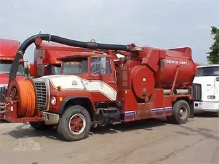 1981 FORD 8000