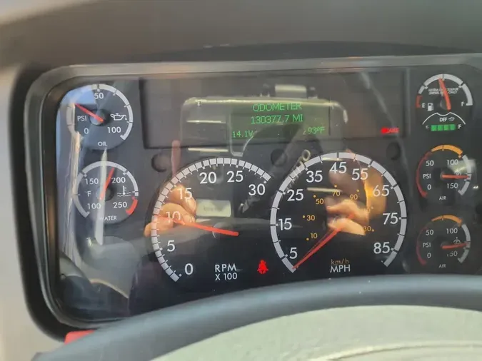 2018 FREIGHTLINER M2 106