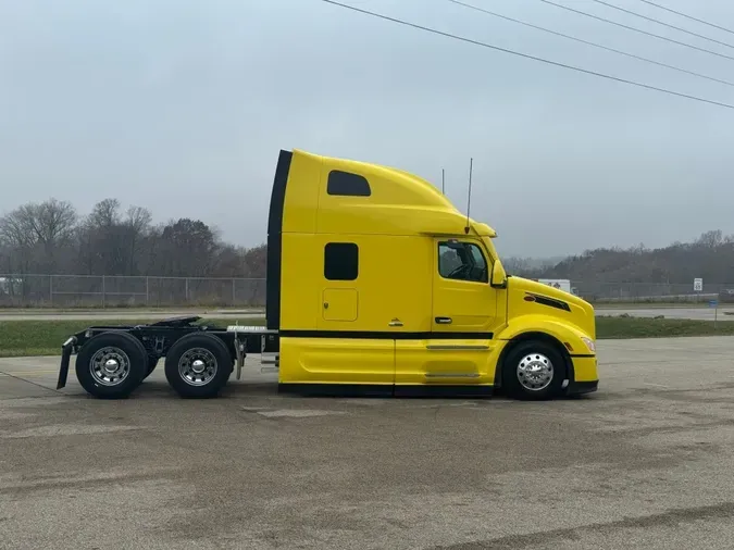 2023 PETERBILT 579
