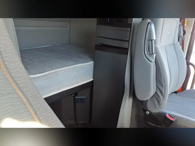 2020 Volvo VNR64T640