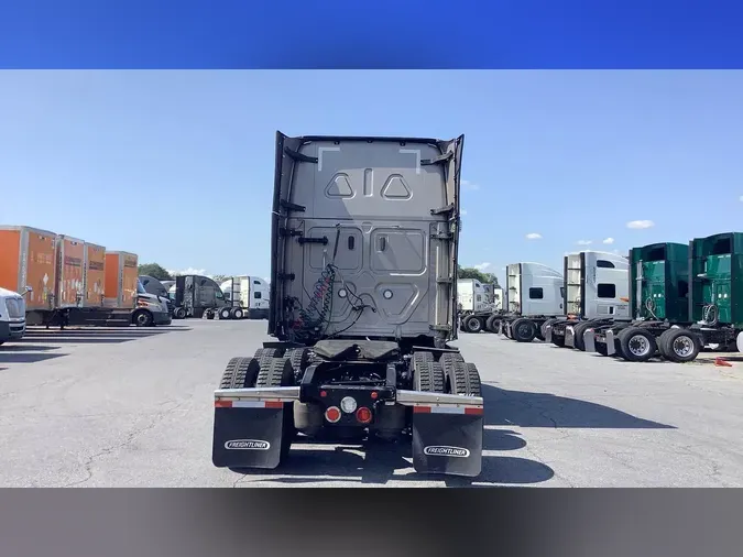 2024 Freightliner Cascadia 126