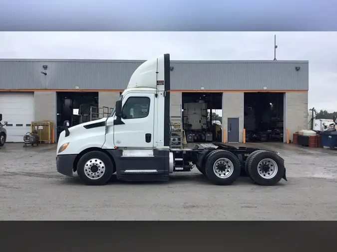 2020 Freightliner Cascadia 126