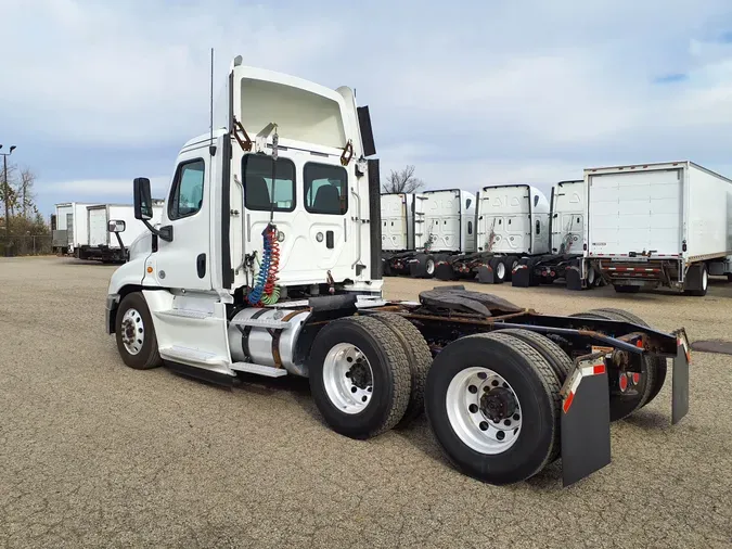 2017 FREIGHTLINER/MERCEDES CASCADIA 125