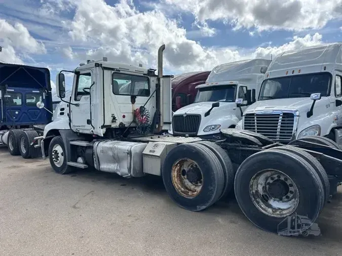 2014 MACK PINNACLE CXU613