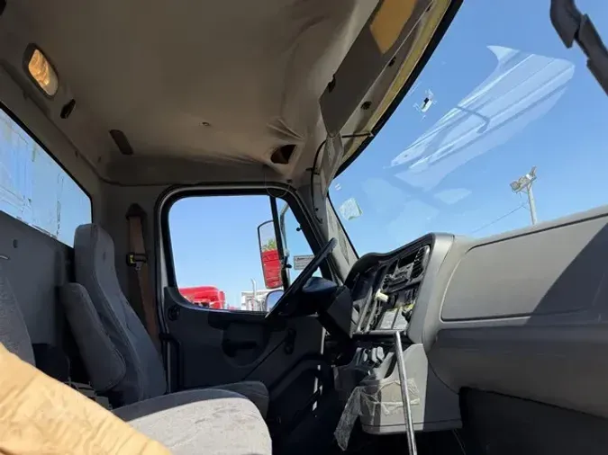 2013 FREIGHTLINER BUSINESS CLASS M2 106