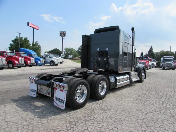 2024 Kenworth W990
