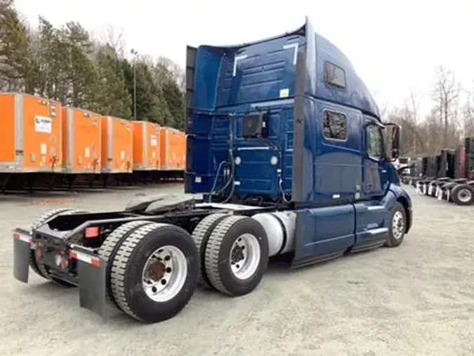 2022 Volvo VNL860