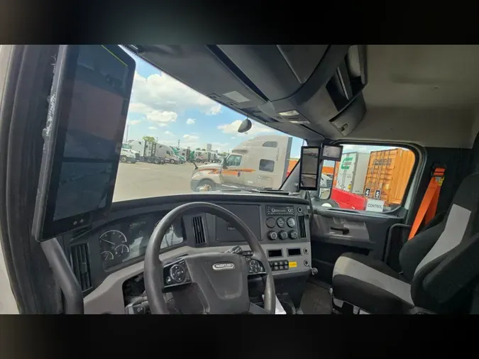 2020 Freightliner Cascadia 126