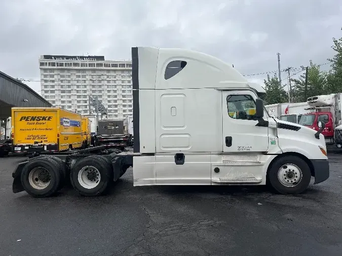 2018 Freightliner T12664ST