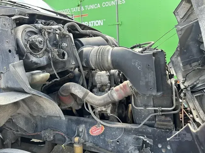 2004 FORD F750 SD