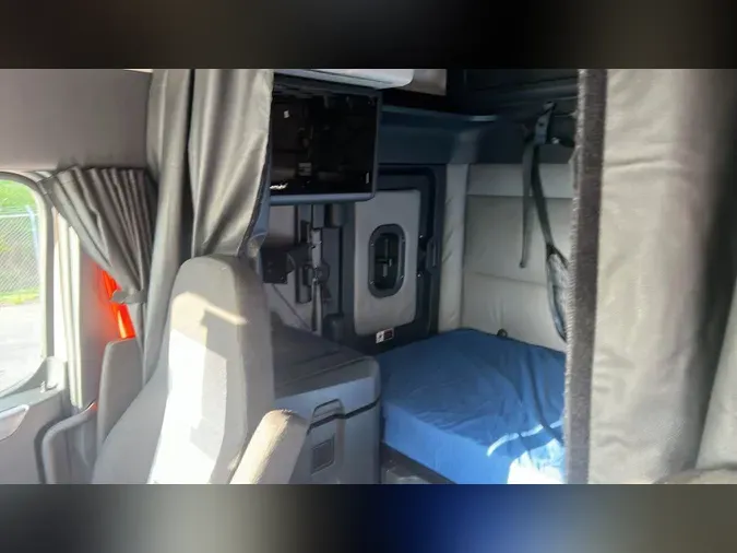2022 Freightliner Cascadia
