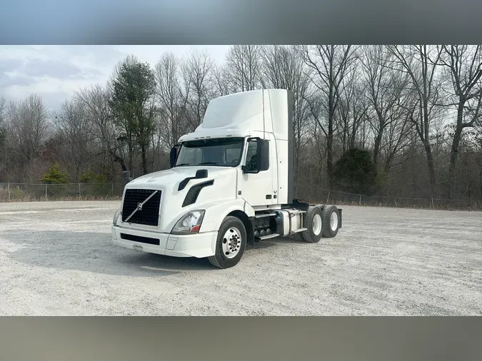 2015 Volvo VNL300