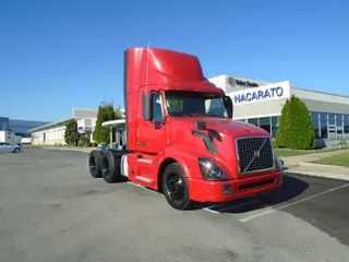 2018 VOLVO VNL64T300