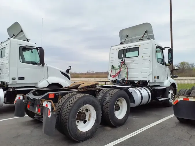 2020 VOLVO VNL64T-300