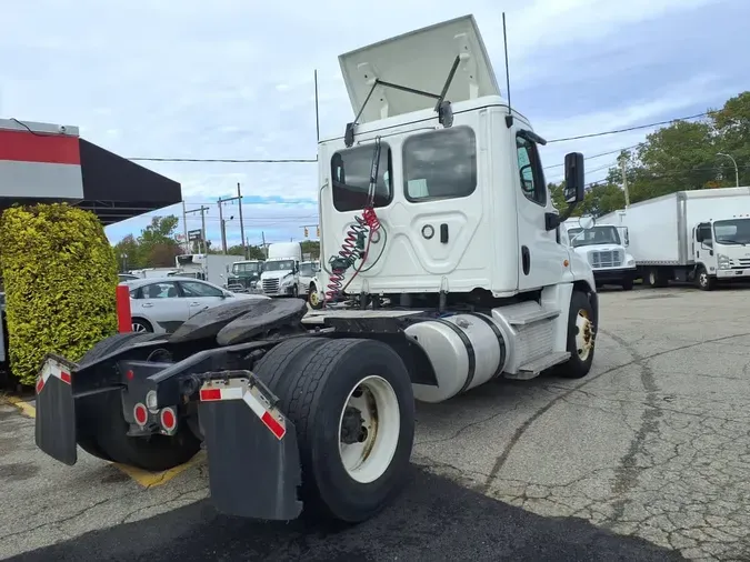 2019 FREIGHTLINER/MERCEDES CASCADIA 1257a73bb6b9352ab8a21b8b4e222e2f1aa