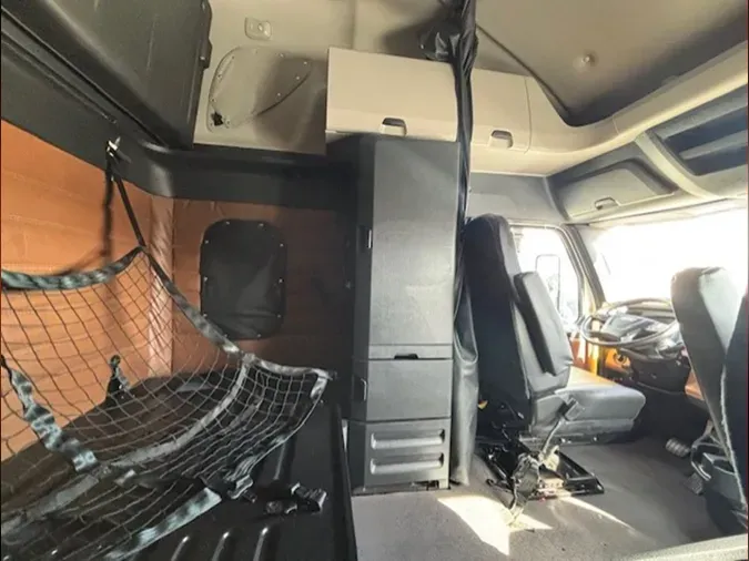 2023 Freightliner Cascadia 126