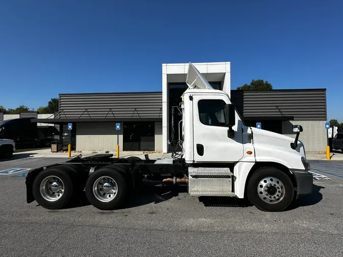 2017 Freightliner CASCADIA 125