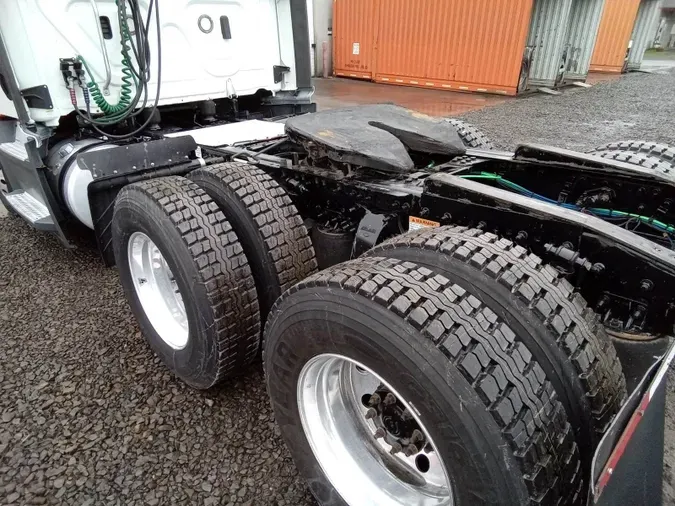 2019 Freightliner Cascadia 126