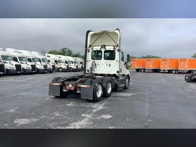 2019 Freightliner Cascadia 1267a860e5be34928f636a8cc1612ab4715