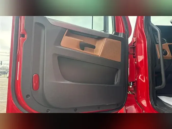 2021 FREIGHTLINER CA126