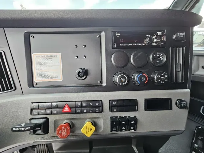 2021 FREIGHTLINER Cascadia 126