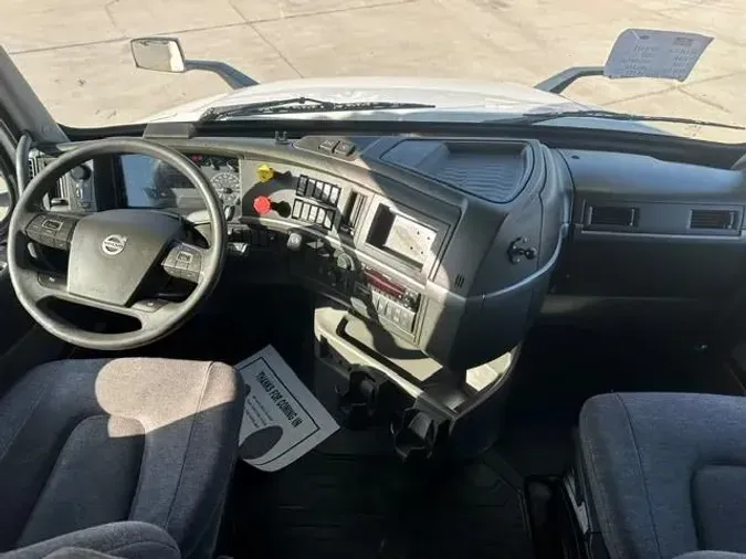 2022 Volvo VNL64T760
