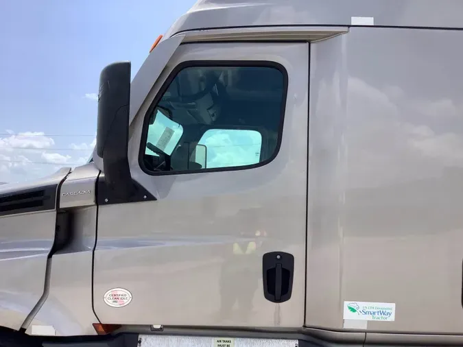 2022 Freightliner Cascadia 126