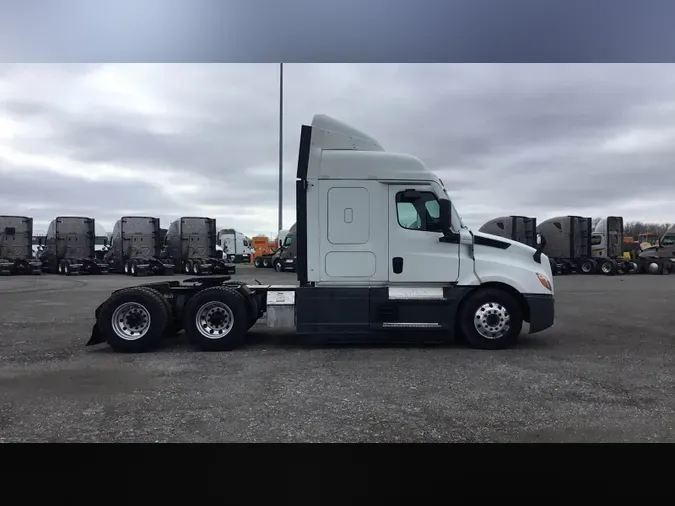 2021 Freightliner Cascadia 126