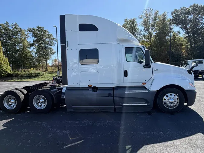 2022 International LT625