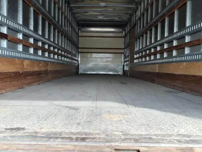 2018 FREIGHTLINER M2 106