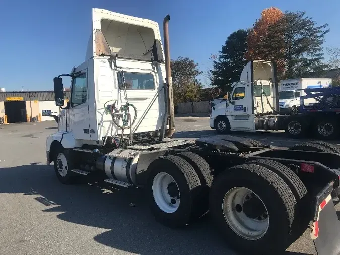 2015 Volvo VNL64300